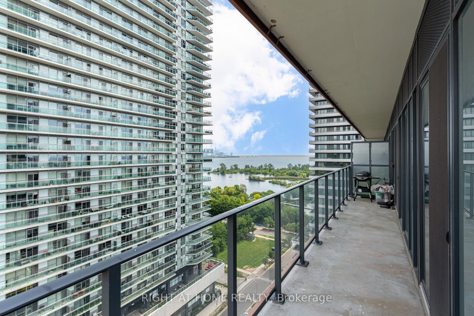 30 Shore Breeze Drive • #1413 • Toronto, ON photo 35