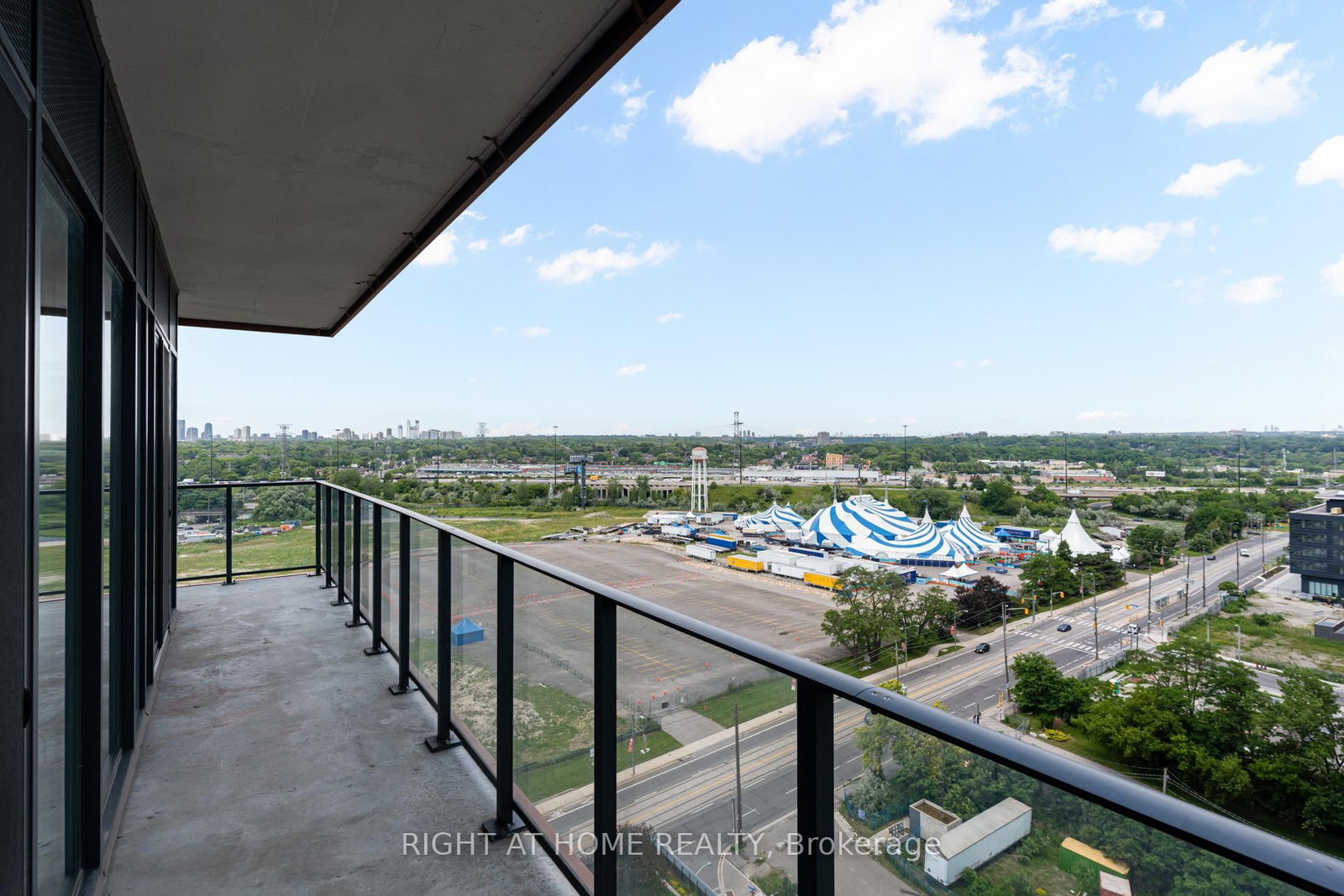 30 Shore Breeze Drive • #1413 • Toronto, ON photo 36