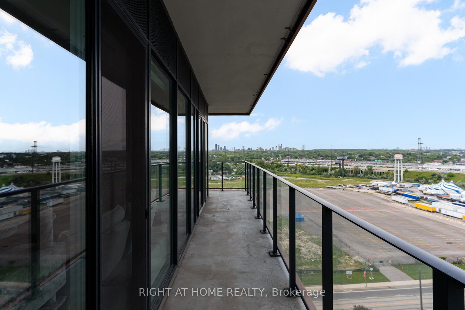 30 Shore Breeze Drive • #1413 • Toronto, ON photo 37