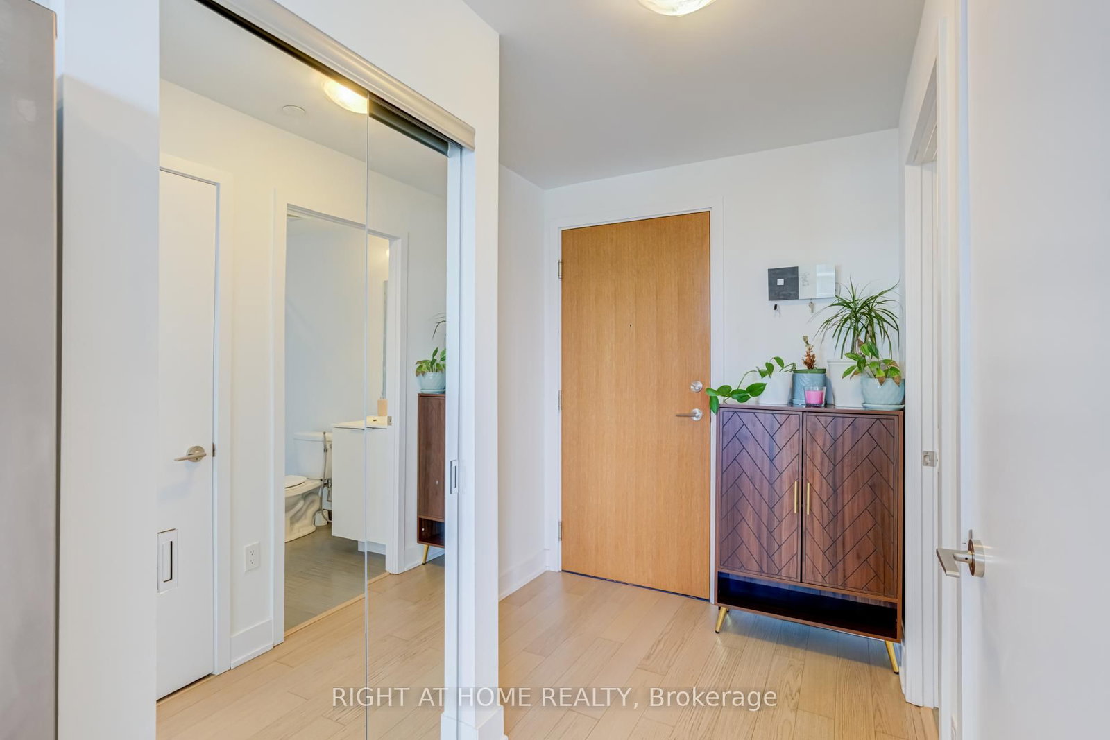30 Shore Breeze Drive • #1413 • Toronto, ON photo 8