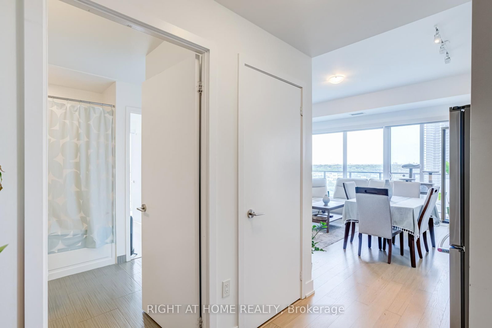 30 Shore Breeze Drive • #1413 • Toronto, ON photo 9