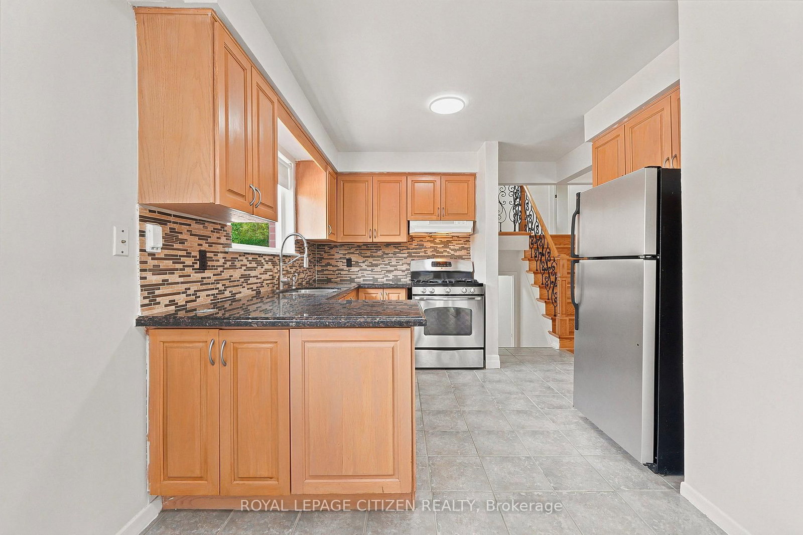 53 Grampian Crescent • Toronto, ON photo 10