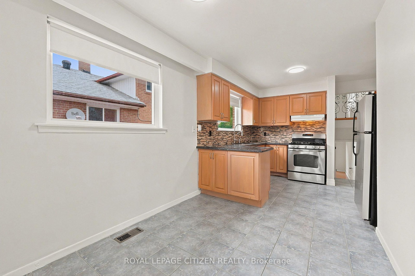 53 Grampian Crescent • Toronto, ON photo 12