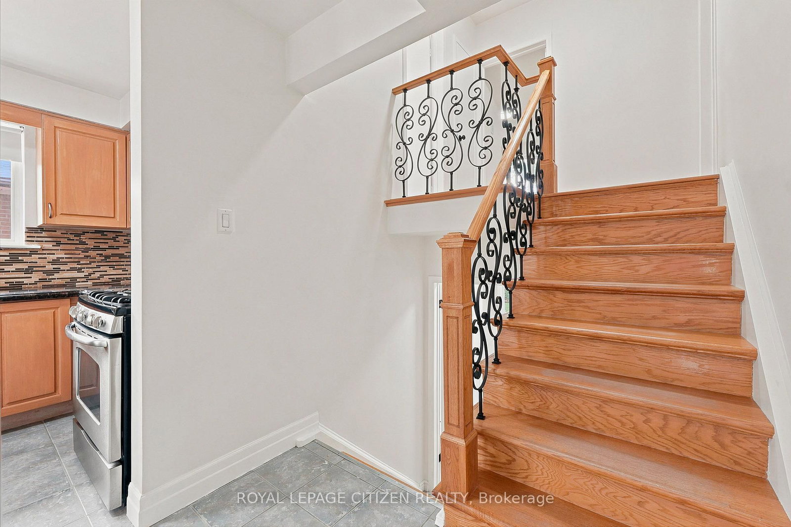 53 Grampian Crescent • Toronto, ON photo 13