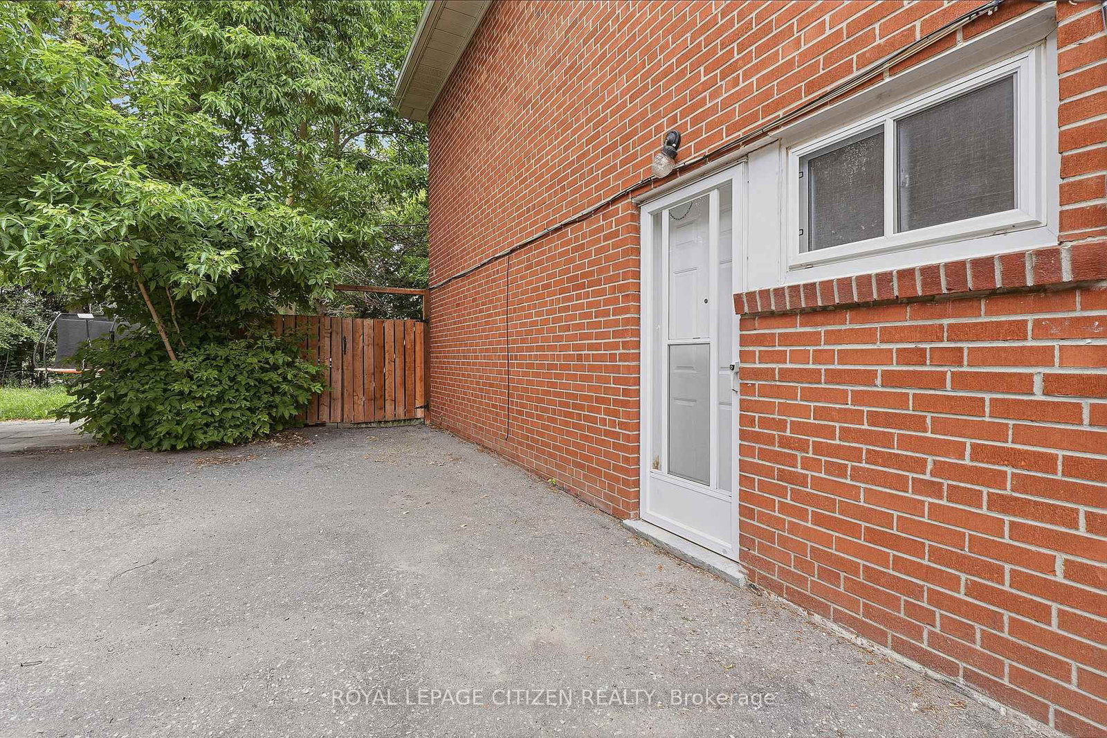 53 Grampian Crescent • Toronto, ON photo 27