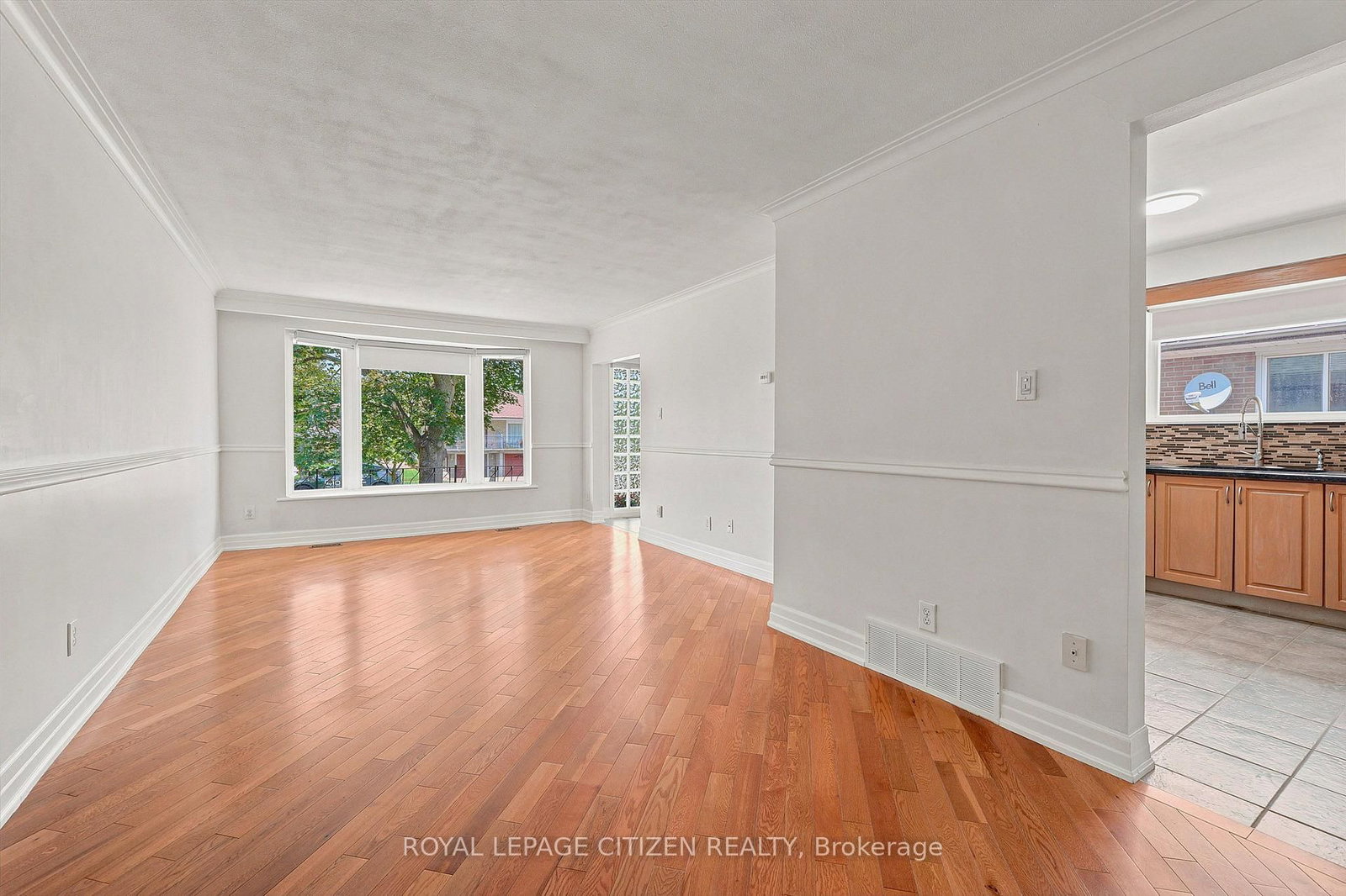 53 Grampian Crescent • Toronto, ON photo 8