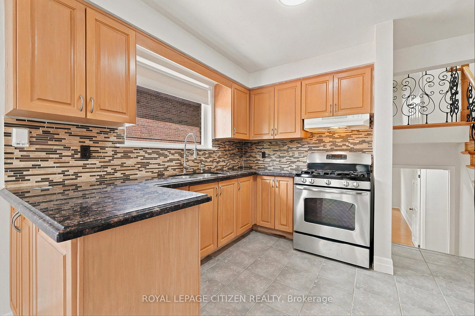 53 Grampian Crescent • Toronto, ON photo 9
