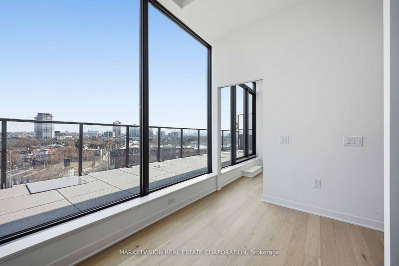 902 - 2625 Dundas Street W