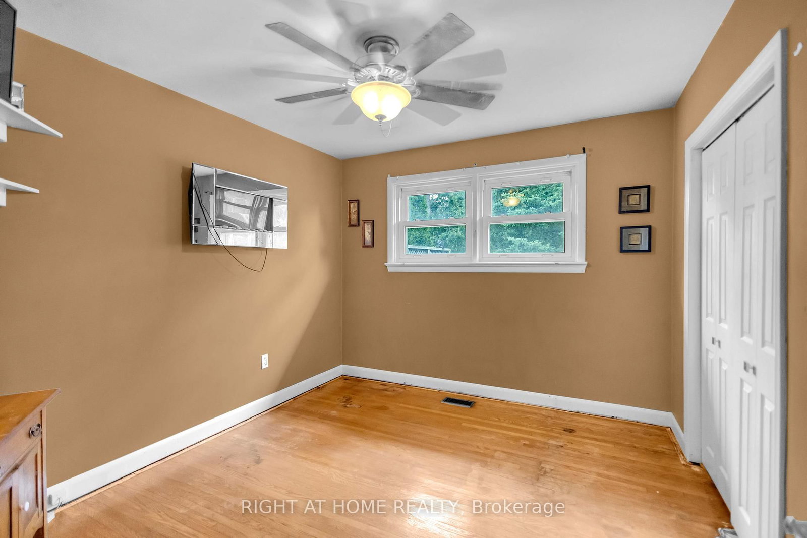 1404 Bunnell Drive • Burlington, ON photo 13
