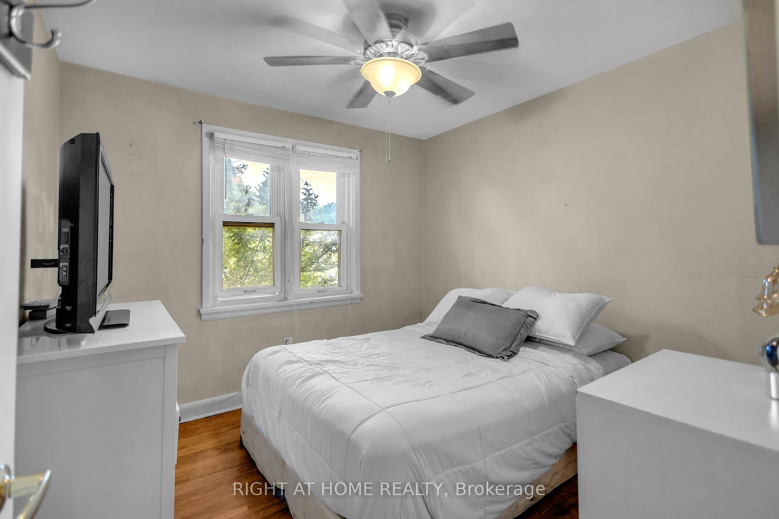 1404 Bunnell Drive • Burlington, ON photo 15
