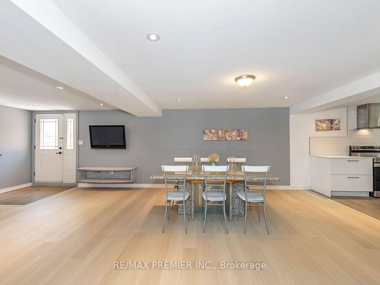 35 Yorkdale Crescent • Toronto, ON photo 35