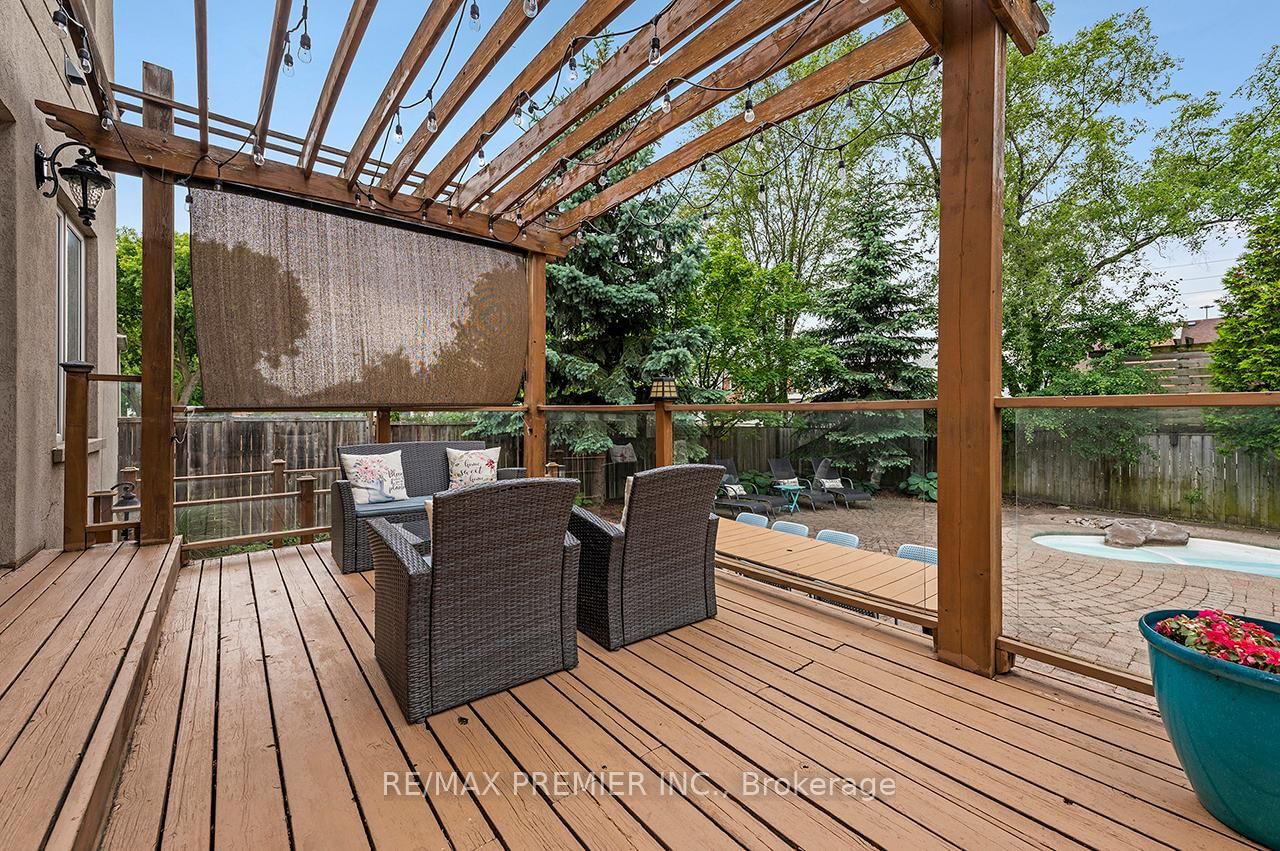 35 Yorkdale Crescent • Toronto, ON photo 42