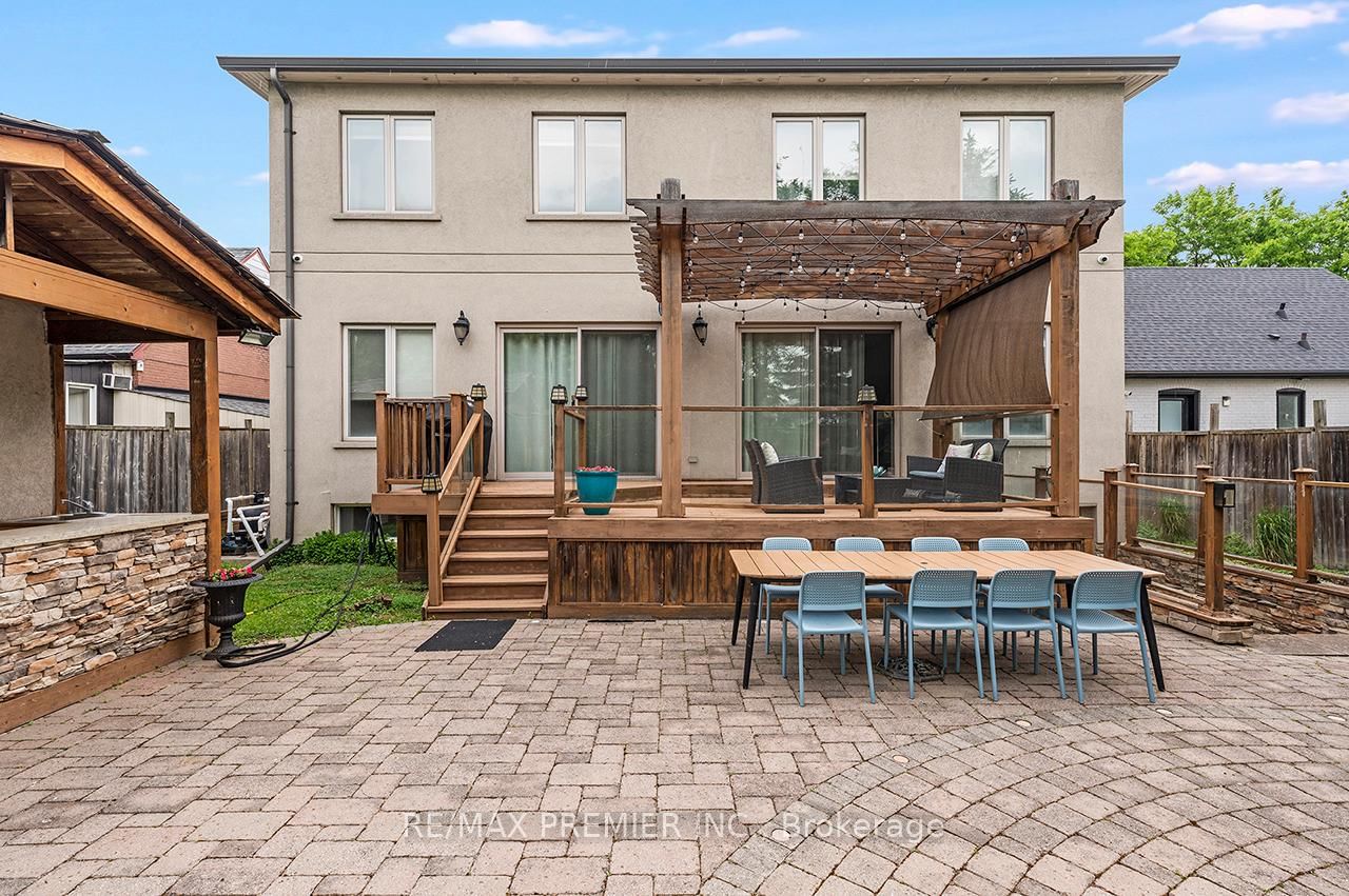 35 Yorkdale Crescent • Toronto, ON photo 43