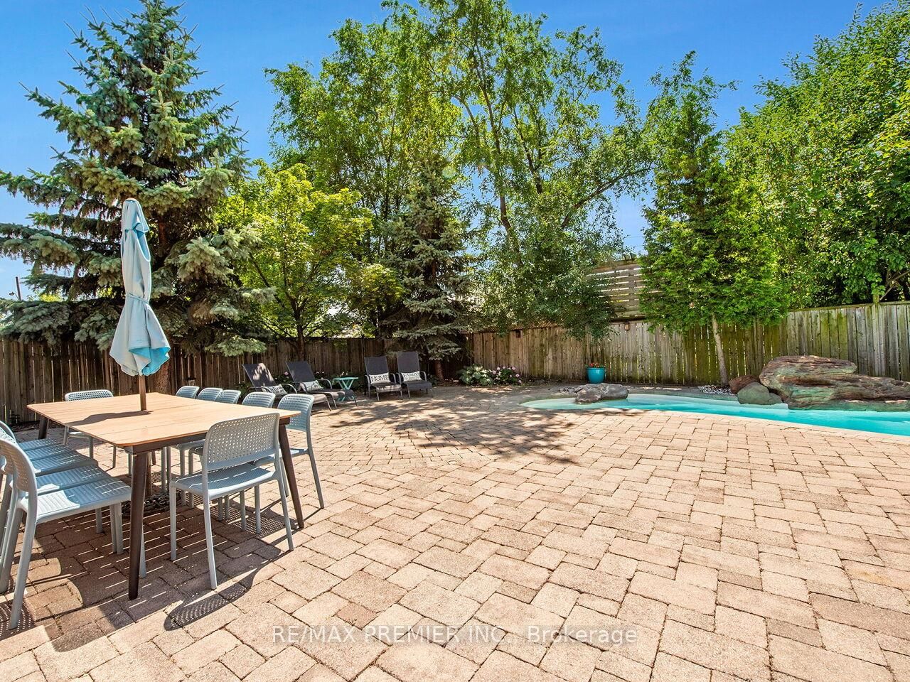 35 Yorkdale Crescent • Toronto, ON photo 46