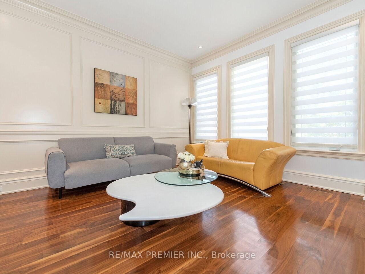 35 Yorkdale Crescent • Toronto, ON photo 8