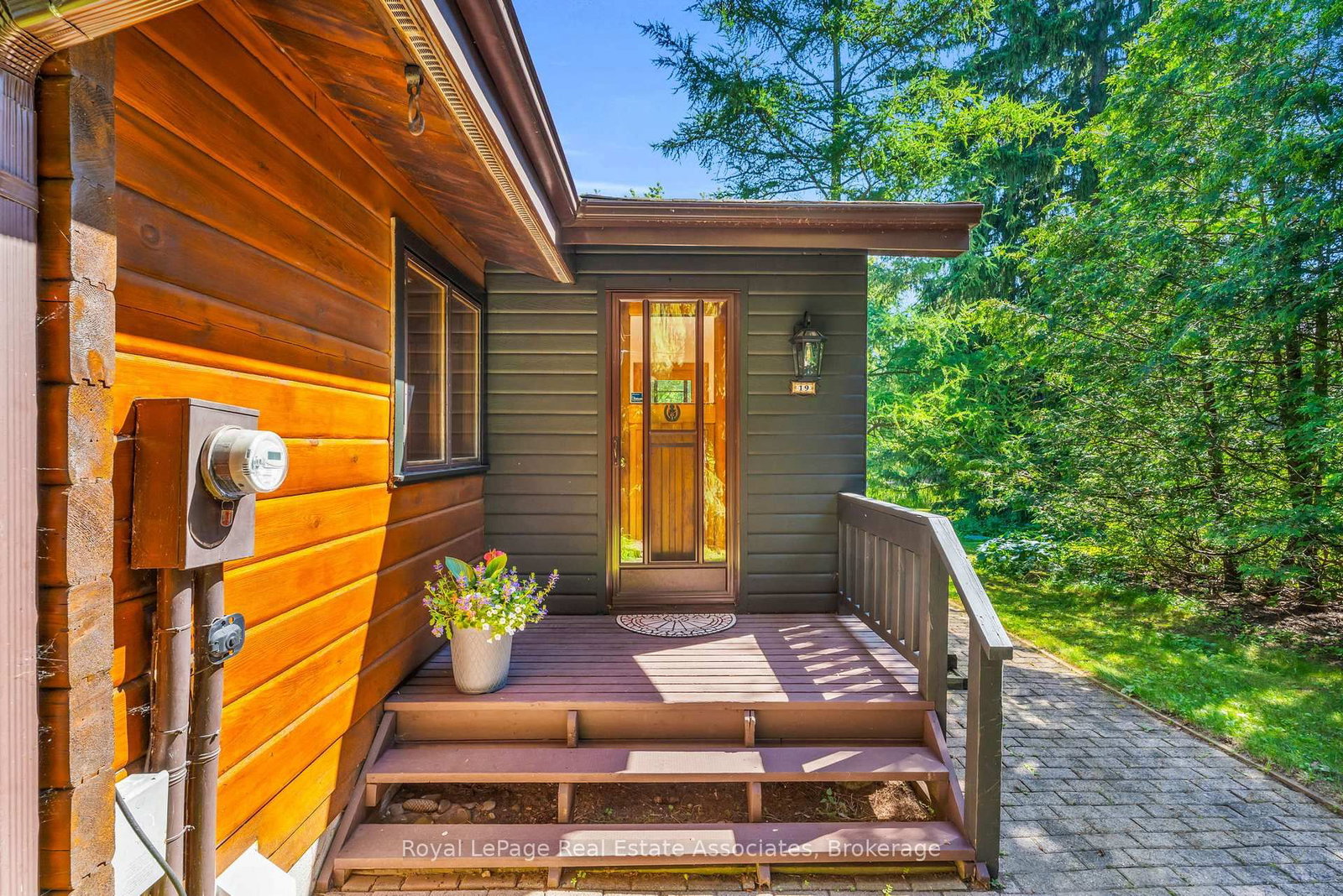 19 Confederation Street • Halton Hills, ON photo 3