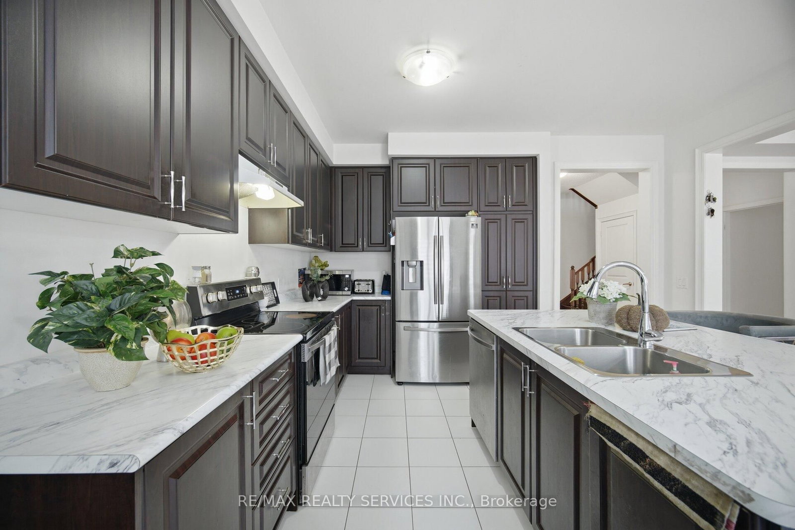 585 Dougall Avenue • Caledon, ON photo 11