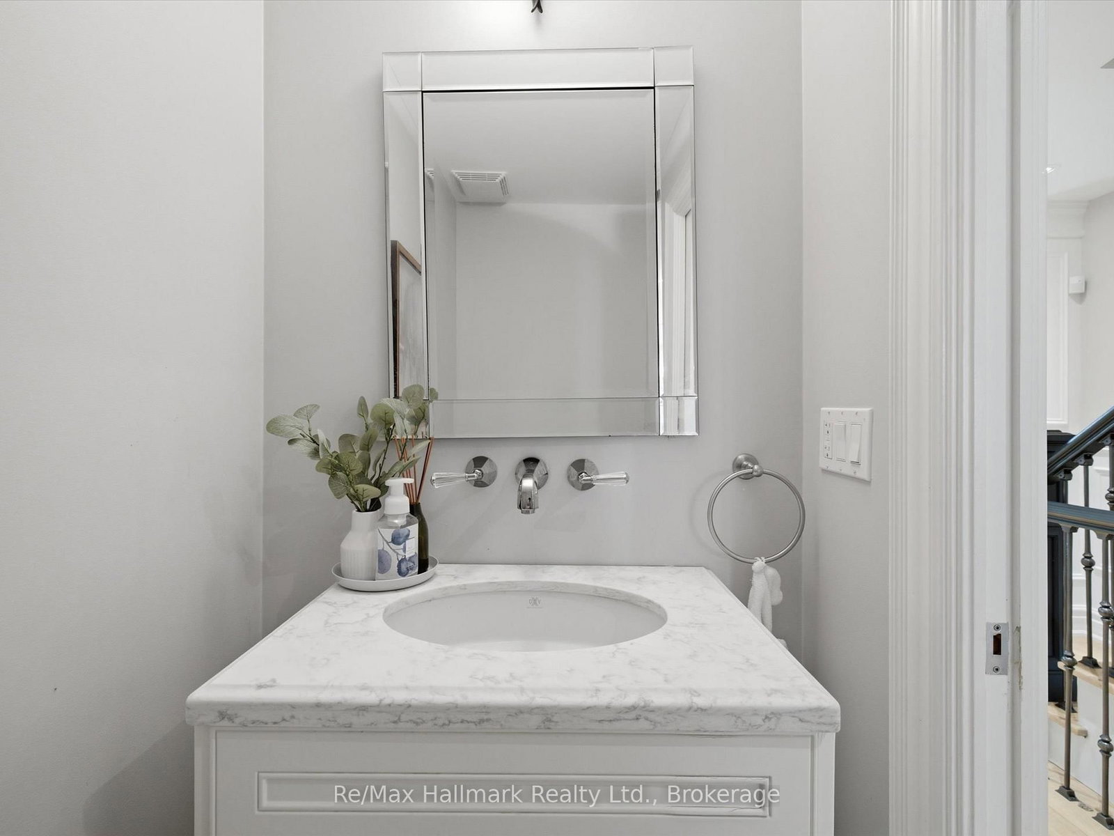 153 Cairncroft Road • Oakville, ON photo 8