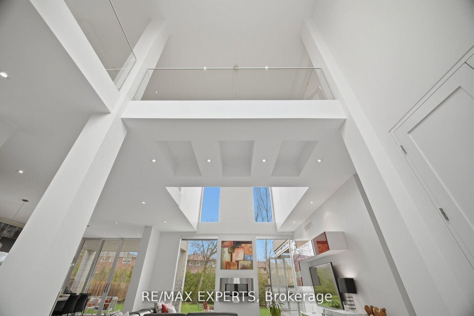 1527 Glenhill Crescent • Mississauga, ON photo 4
