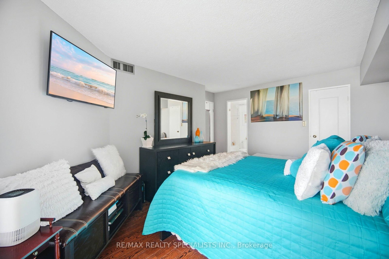 5 Rowntree Road N • #805 • Toronto, ON photo 25