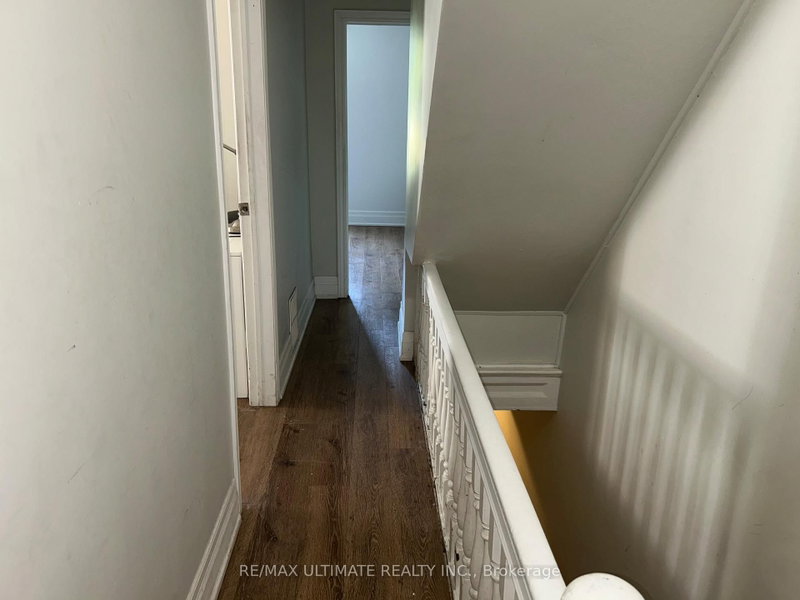 2nd Floor - 120 Lansdowne Avenue