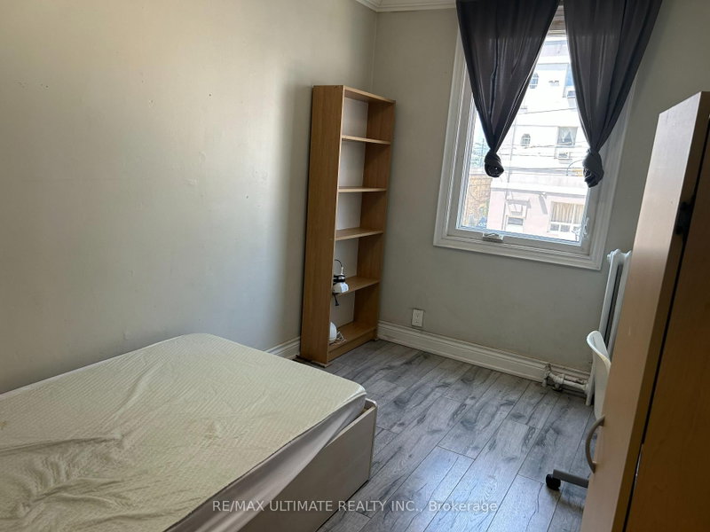2 - 5 Roncesvalles Avenue