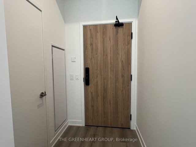3211 - 1 Fairview Road E