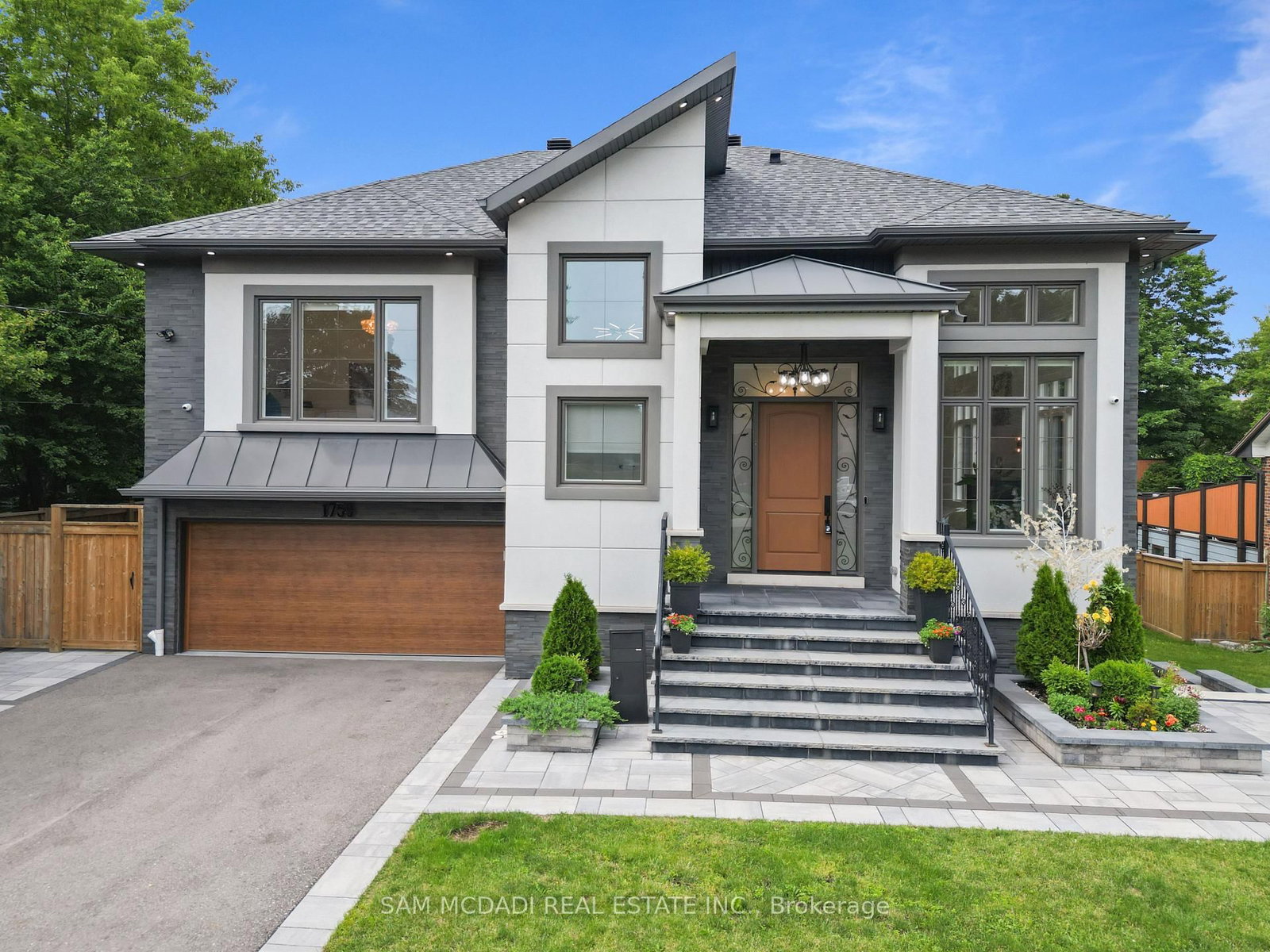 1750 Lincolnshire Boulevard • Mississauga, ON photo 2