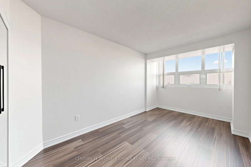 8 Lisa Brampton,ON L6T 4S6 — Photo 19