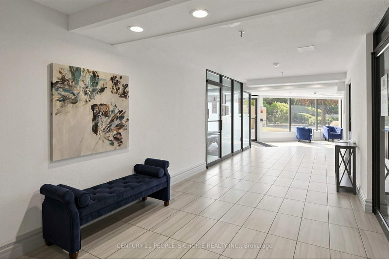 8 Lisa Brampton,ON L6T 4S6 — Photo 6