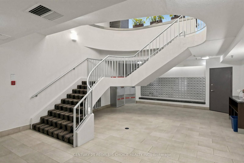 8 Lisa Brampton,ON L6T 4S6 — Photo 8