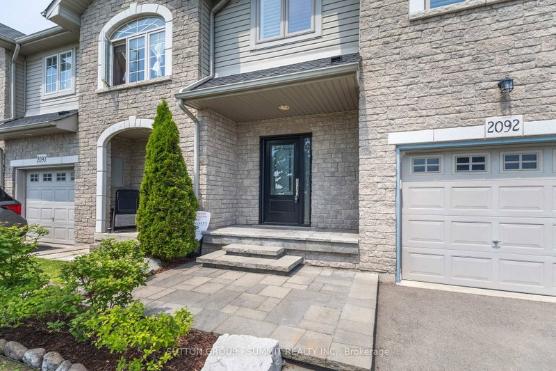 2092 ENGLISH Crescent