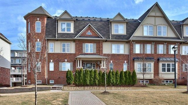 home for lease on 2-734 Neighbourhood Circle