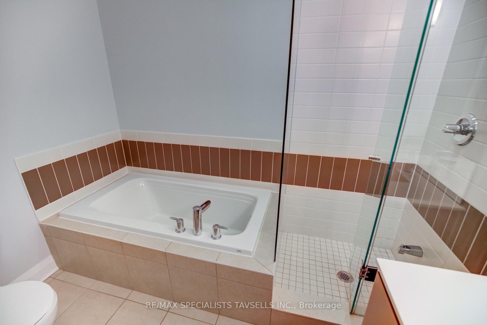 1 Hurontario Mississauga,ON L5G 0A3 — Photo 22