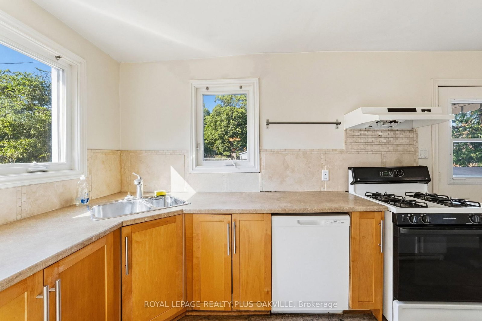 47 Stewart Street • Oakville, ON photo 13