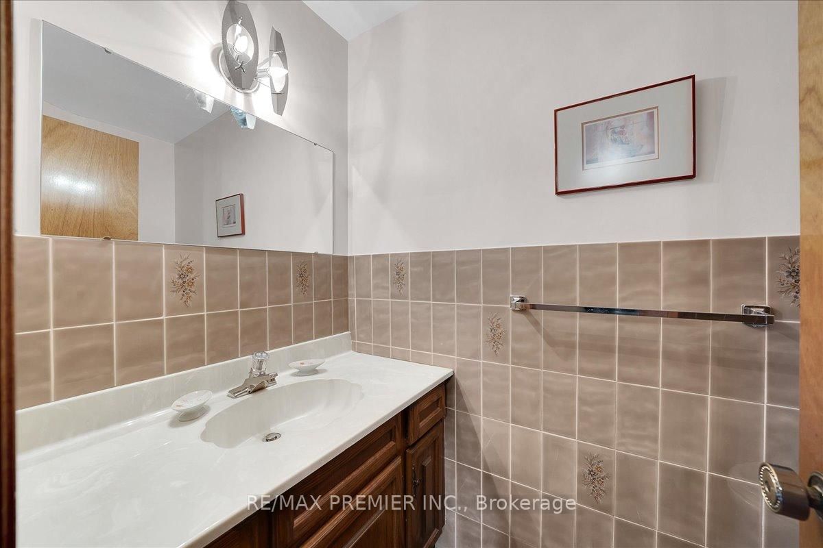 100 Hallsport Crescent • Toronto, ON photo 11