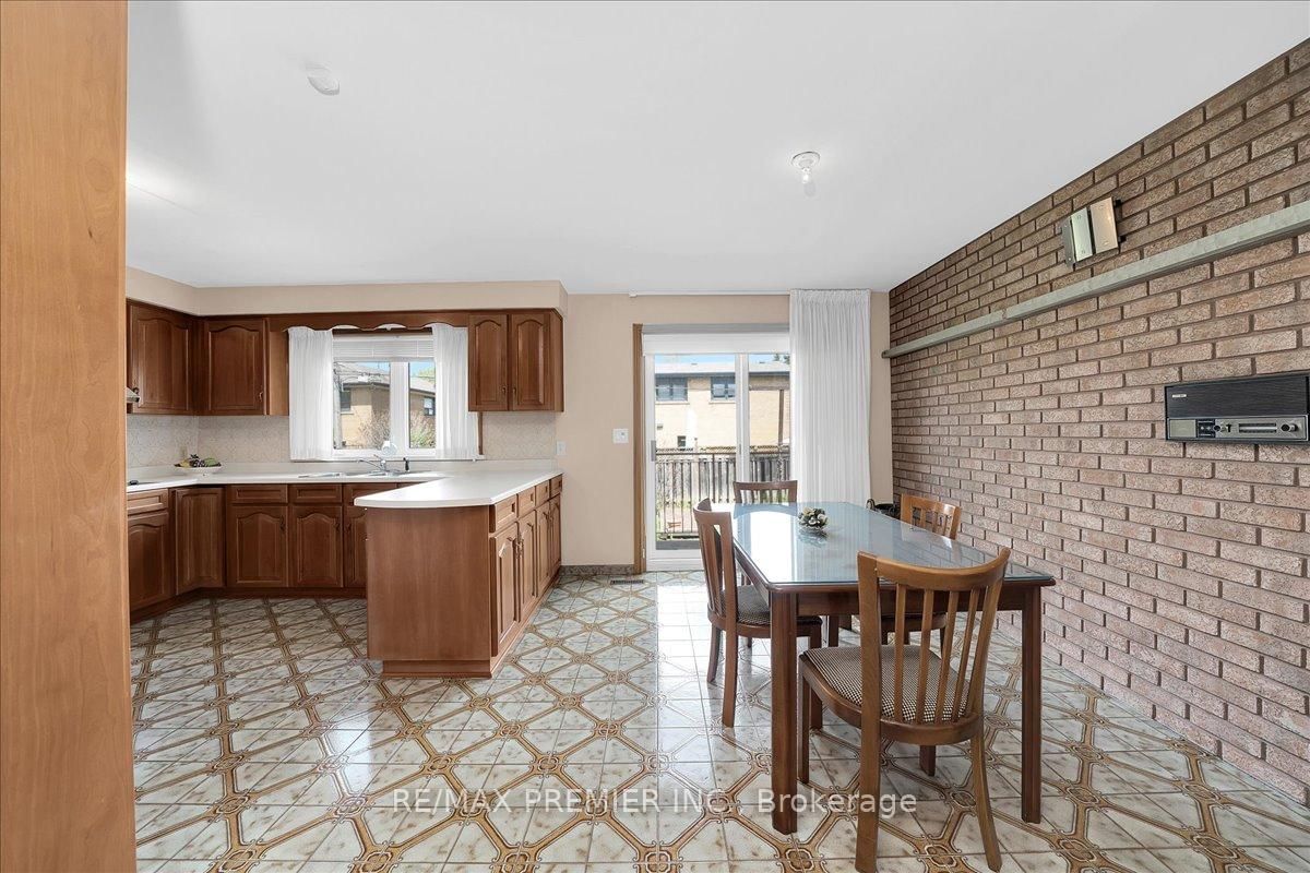 100 Hallsport Crescent • Toronto, ON photo 12