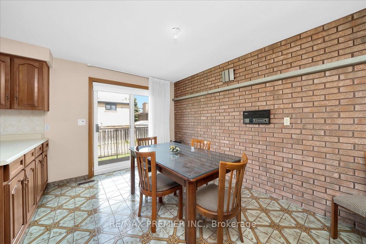 100 Hallsport Crescent • Toronto, ON photo 13