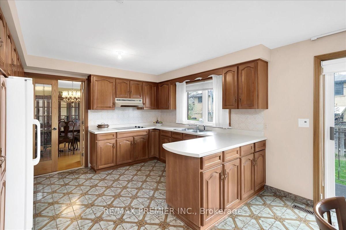 100 Hallsport Crescent • Toronto, ON photo 14