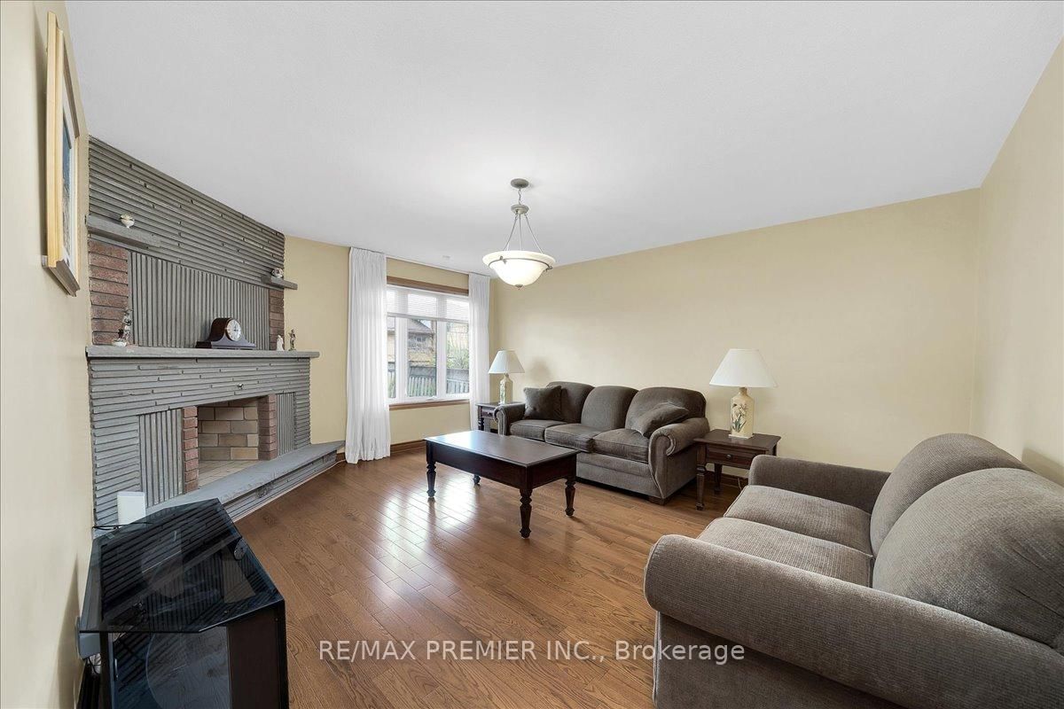 100 Hallsport Crescent • Toronto, ON photo 17