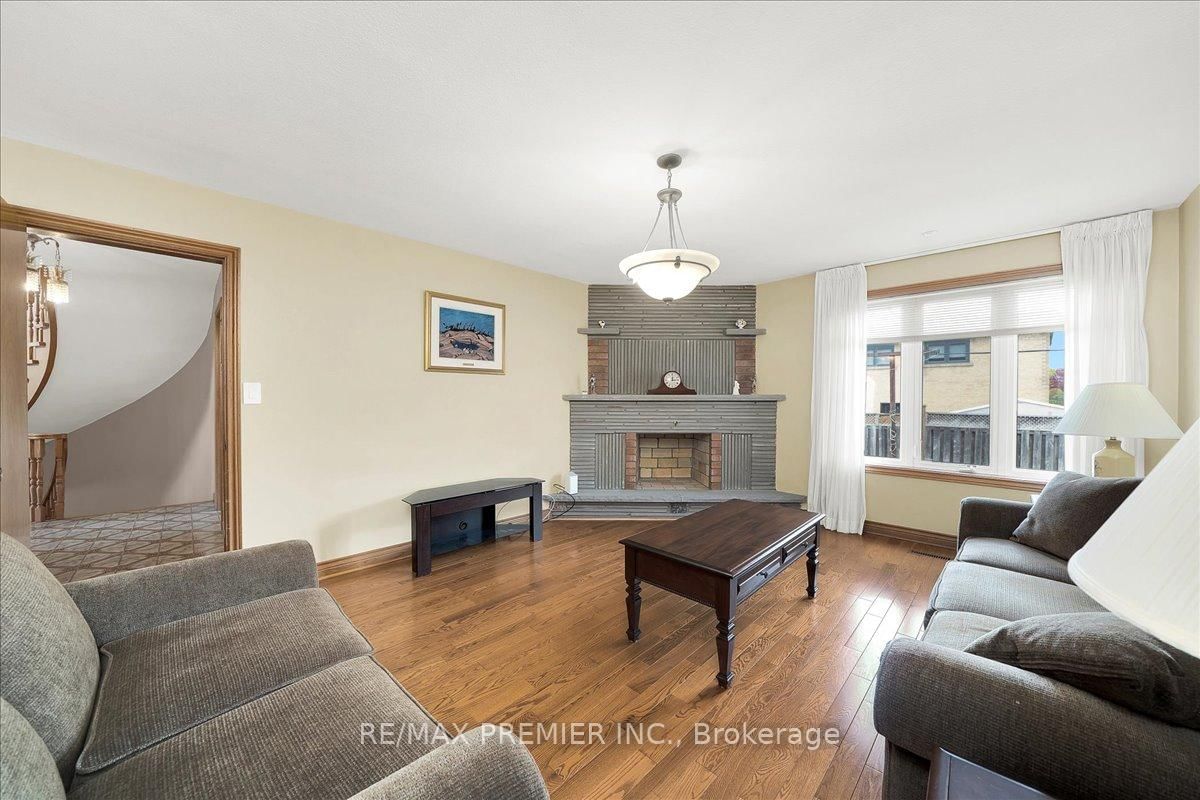 100 Hallsport Crescent • Toronto, ON photo 18