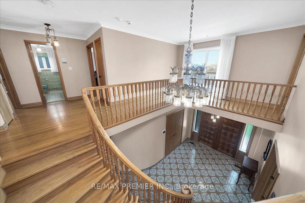 100 Hallsport Crescent • Toronto, ON photo 21