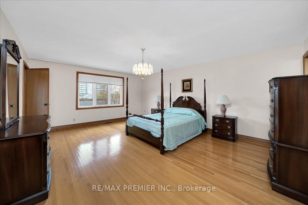 100 Hallsport Crescent • Toronto, ON photo 22
