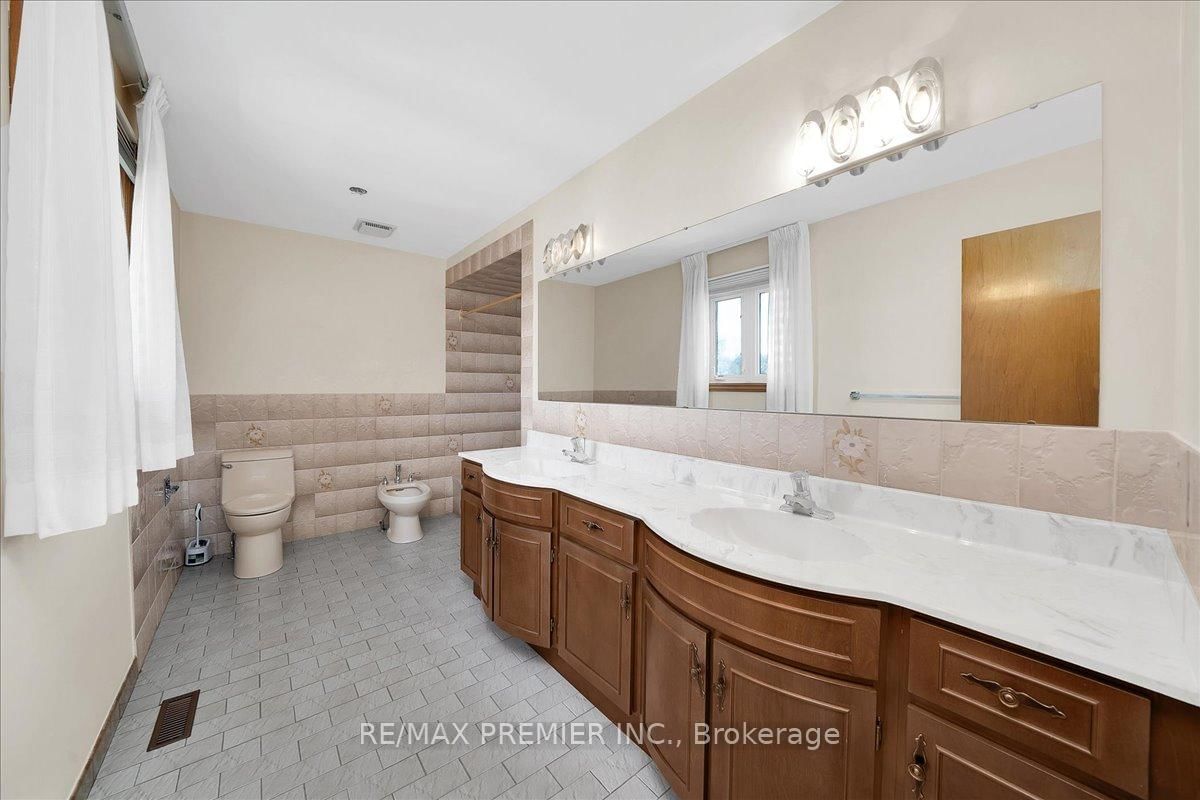100 Hallsport Crescent • Toronto, ON photo 25