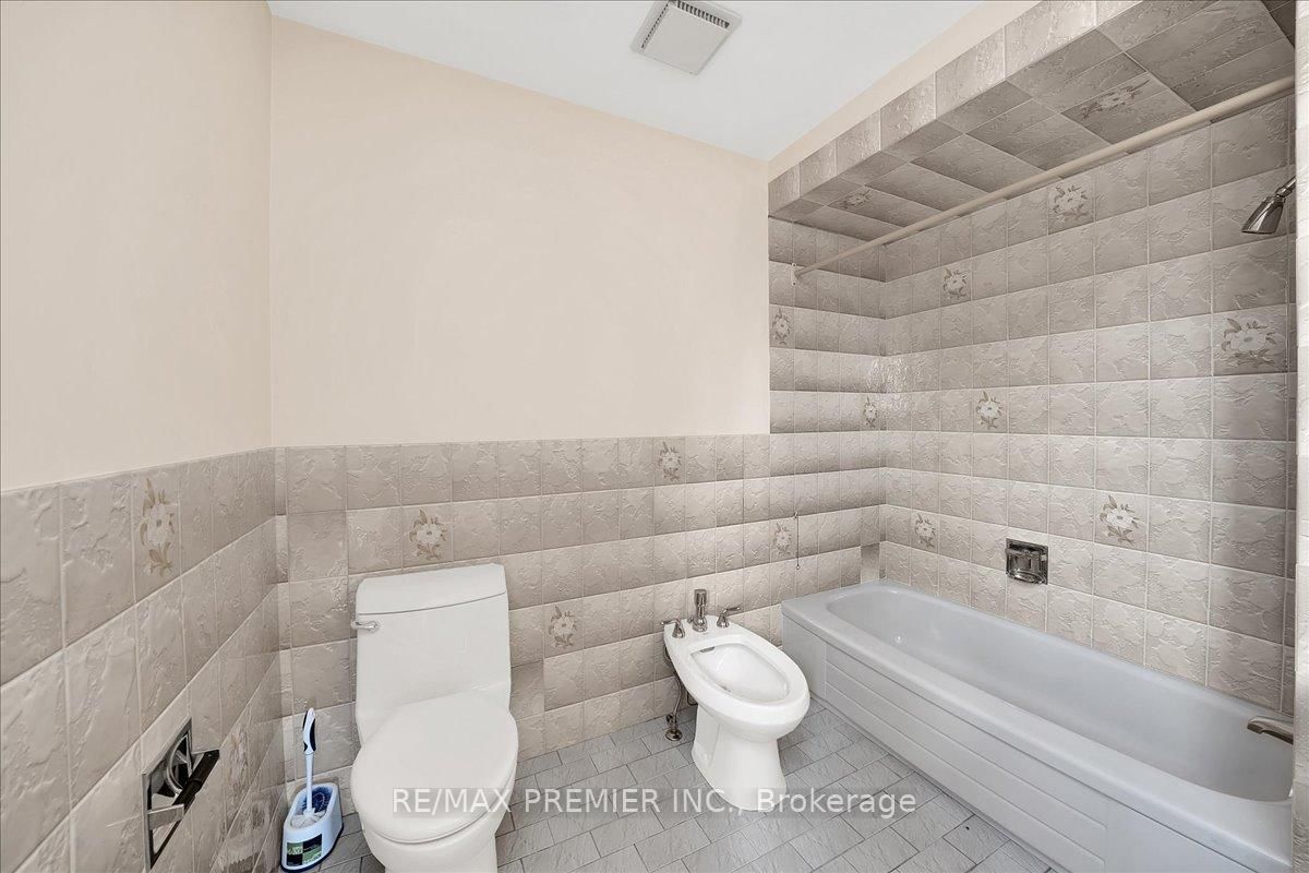 100 Hallsport Crescent • Toronto, ON photo 26