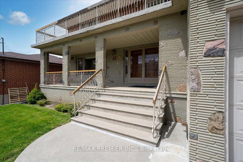 100 Hallsport Crescent