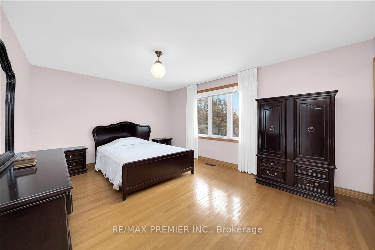 100 Hallsport Crescent • Toronto, ON photo 31