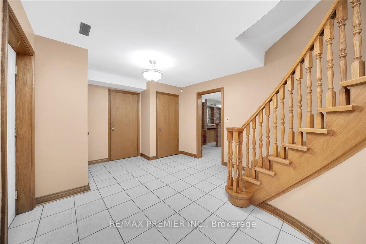 100 Hallsport Crescent • Toronto, ON photo 33