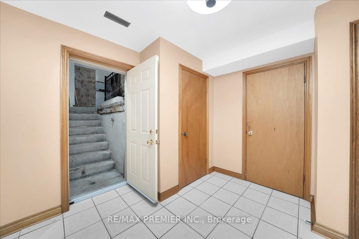 100 Hallsport Crescent • Toronto, ON photo 34