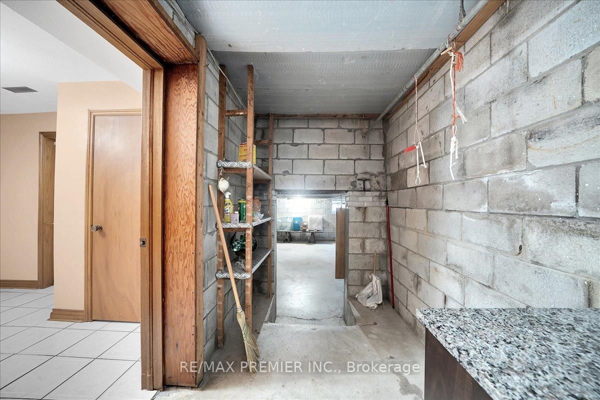 100 Hallsport Crescent • Toronto, ON photo 35